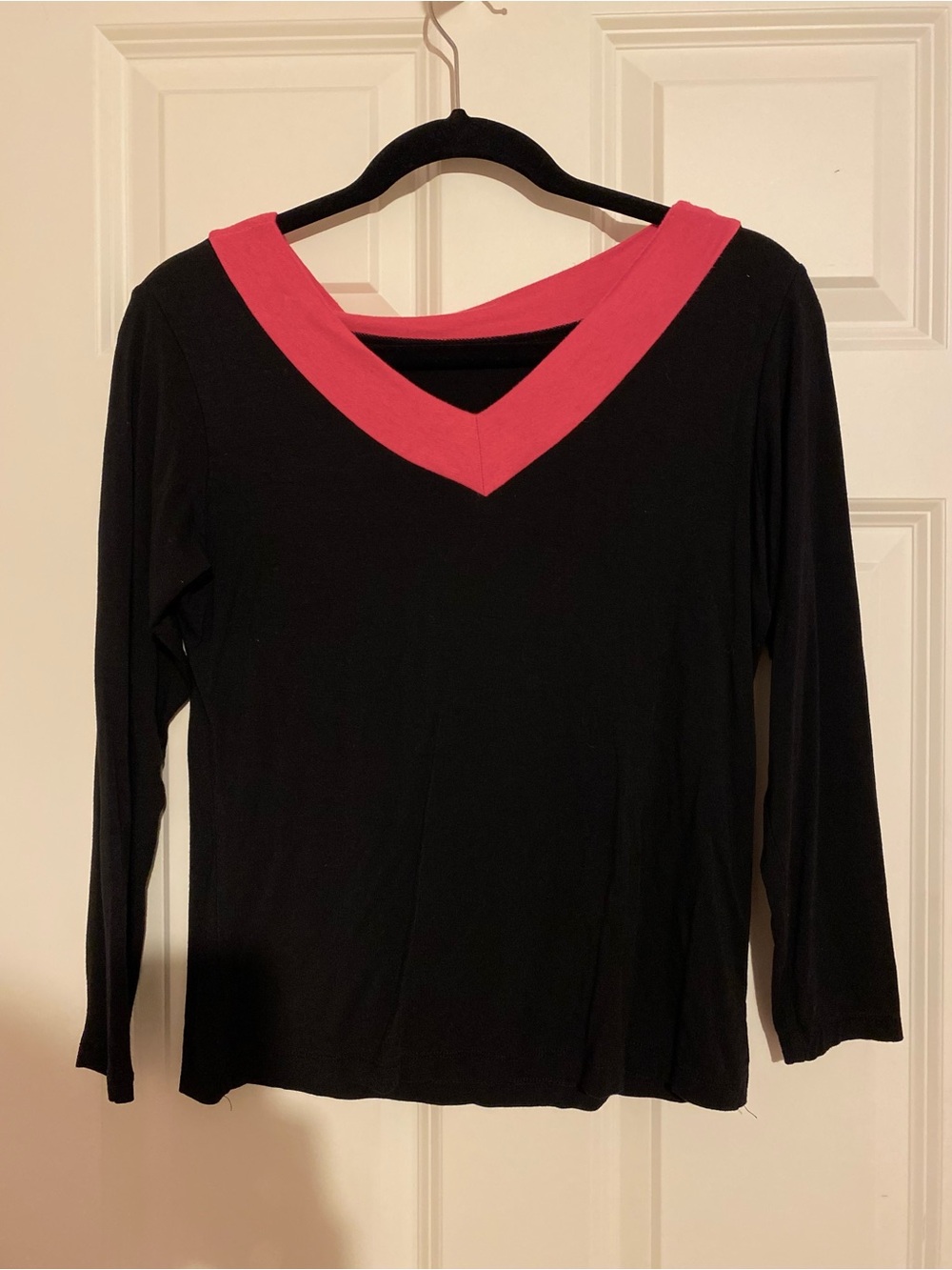 Black hot pink long sleeve b neck shirt